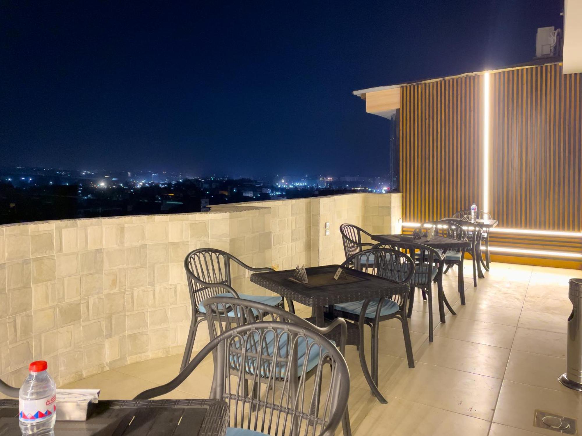 Jumeirah Pyramids View Inn Kafret el-Gabal Eksteriør billede