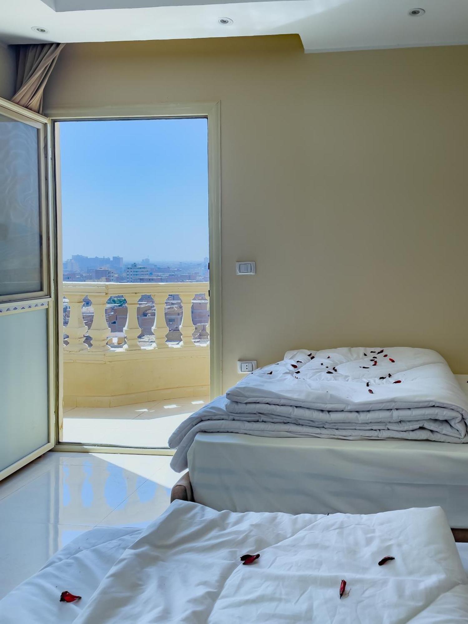 Jumeirah Pyramids View Inn Kafret el-Gabal Eksteriør billede